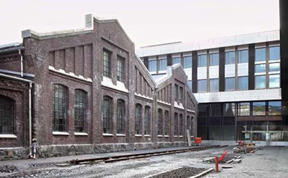 Høgskolen i Bergen flyttet i 2014 til NSBs gamle verkstedhaller på Kronstad. Foto: Novap