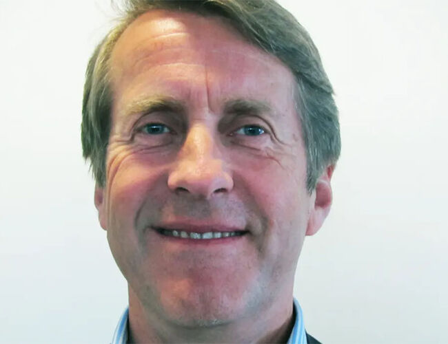 Per Mortensen, konsernsjef i Linstow, har signert De ti strakstiltakene, som er en del av Eiendomssektorens veikart mot 2050. Foto: Linstow<br /><br />