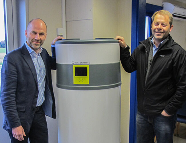Jens Frydenlund (til venstre) og Morten Freyer i Ingeniørfirmaet Theodor Qviller satser på Waterkotte-varmepumper.<br /><br />