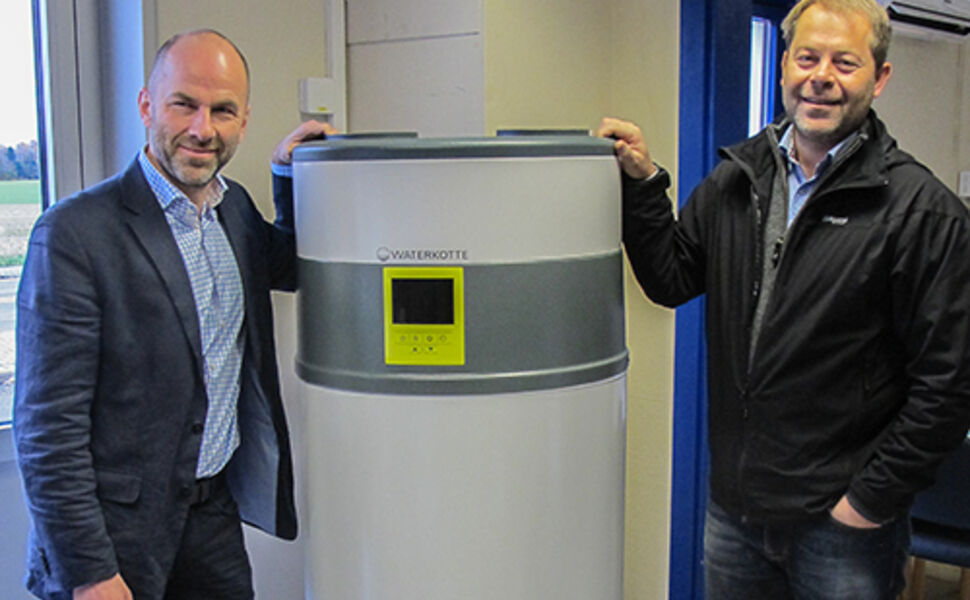 Jens Frydenlund (til venstre) og Morten Freyer i Ingeniørfirmaet Theodor Qviller satser på Waterkotte-varmepumper.<br /><br />