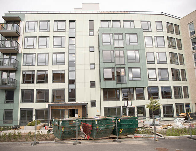 I denne blokka på Vollebekk i Oslo er OBOS Living Lab. Foto: Eaton