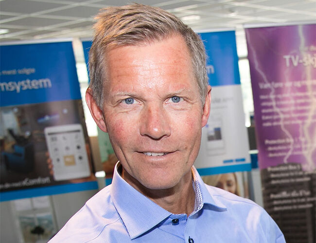 – For at Norge og resten av Europa skal lykkes med overgangen til fornybare energikilder, trenger vi et kraftsystem med stor fleksibilitet der ulike aktører samspiller og er en integrert del av kraftsystemet, sier Jon Helsingeng, som leder Eaton i Norge og Norden. Foto: Eaton