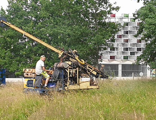 Hydroc Energy Storage AB og Tekniska Verken holder på å etablere neste generasjons høyeffektiv varmelagring i berggrunnen i en fåreinnhegning i Linköping. Foto: Tekniska Verken