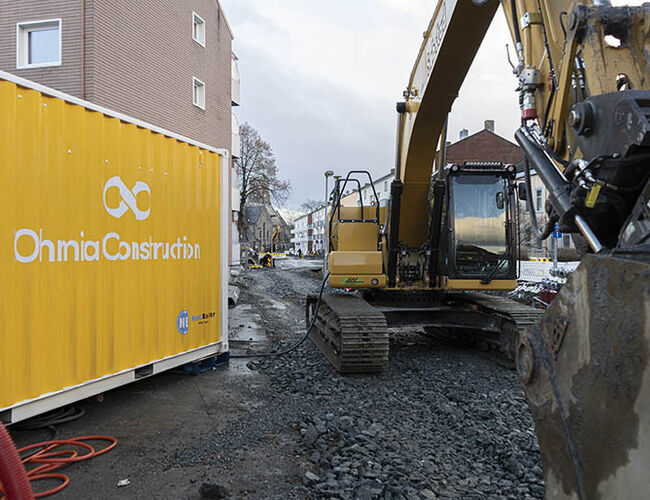 Prosjektet på Rosendal i Trondheim er lokalisert midt i et boligfelt. De elektriske maskinene reduserer støy og utslipp, og gjør det mindre forstyrrende å ha en anleggsplass tett på private boliger. Foto: Enova