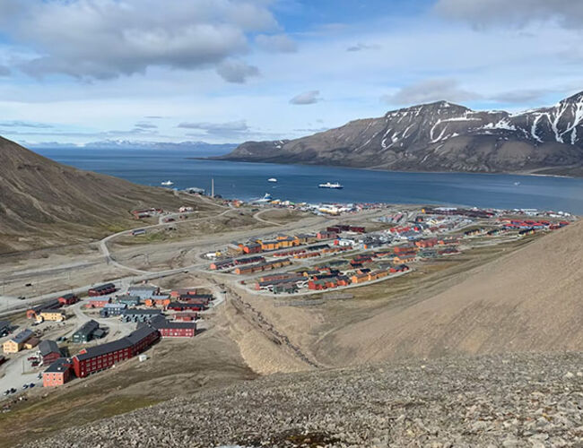 Longyearbyen og Svalbard står overfor en energiomstilling. Dette er bakgrunnen for samarbeidsavtalen mellom UNIS, Store Norske og Sintef. Foto: Graham Gilbert/UNIS