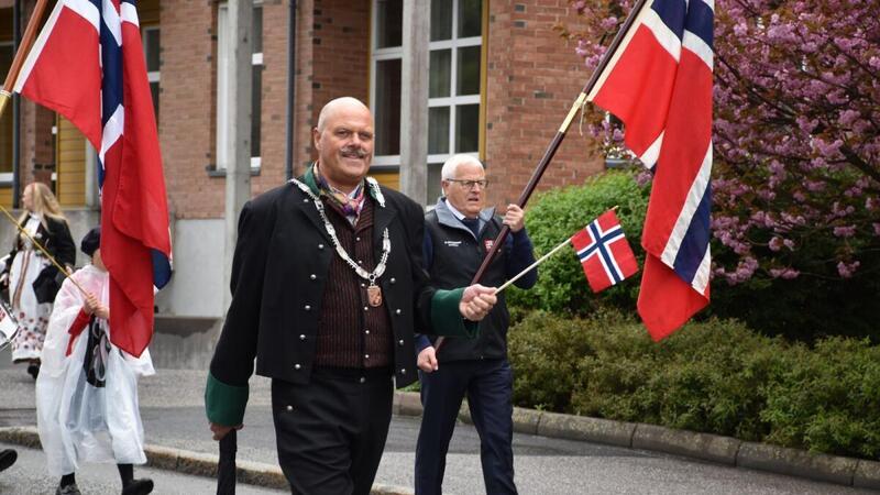 Ordfører Nils Olav Larsen hilser alle i Øvrebø, Hægeland og Vennesla en god 17. mai! Foto: Anne Jeppestøl Engedal, VENNESLA TIDENDE