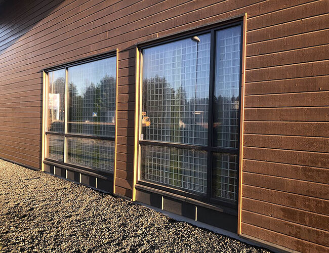 Kartlegging av vinduer for ombruk må inkludere vurdering av tilstand til ramme og karm, pakninger og tettelister, beslag og isolerrute. Foto: SINTEF