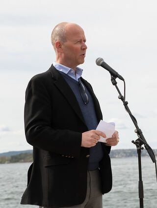 Havnedirektør Ingvar M. Mathisen taler på Honnørbrygga. Foto: Oslo Havn