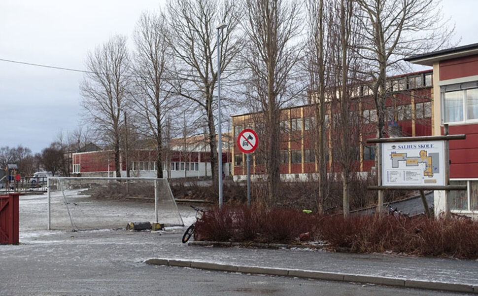 Den store nedgangen i energiforbruket, fra 2015 til 2016, skyldes installering av  varmepumpe på Salhus skole. Foto: Frode Granås