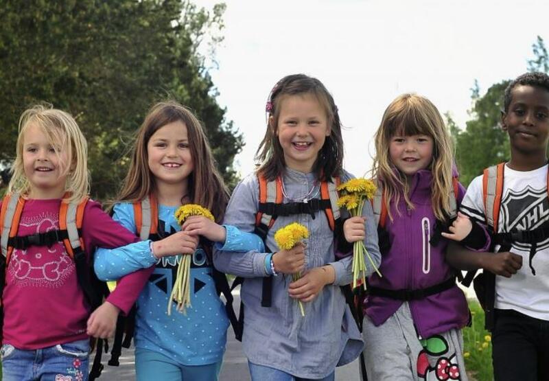 Torsdag er det skolestart og da skal mange til og fra skolen.
