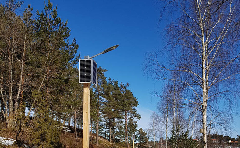 De første utgavene av de soldrevne veilysene til BTG AS ble testet på Gimlekollen i Kristiansand i 2018. Foto: BTG