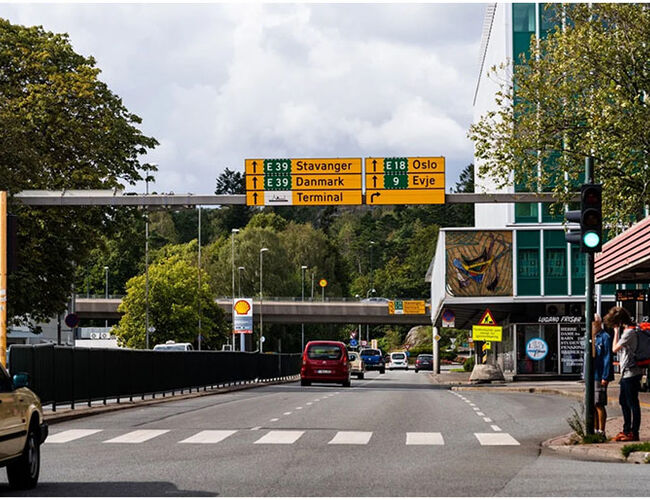Klimagassregnskap 2020: Lavere utslipp fra personbiler skyldes mindre kjøring og at flere kjører elbiler framfor bensin- og dieselbiler. Foto: Janus Orlov, Mostphotos