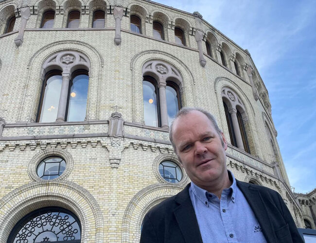 Bård Baardsen i Norsk Varmepumpeforening etterspør konkrete tiltak som vil gi både husholdninger og næringsliv varig vern mot høye strømpriser. Foto: Novap