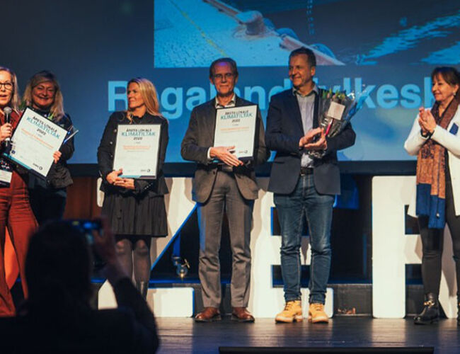 Fylkesordfører Marianne Chesak mottok prisen for Årets lokale klimatiltak på vegne av Rogaland fylkeskommune. Foto: Kevin Dahlman/Zero