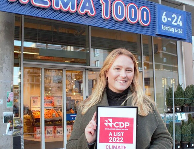 – Klimamålene våre krever at vi må gjøre flere tiltak i hele verdikjeden, fra jord til bord, sier leder for samfunnsansvar og bærekraft i REMA 1000, Emilie Våge, som har mottatt Carbon Disclosure Projects internasjonale karakterkort på klimaledelse, med karakteren A. Foto: REMA 1000