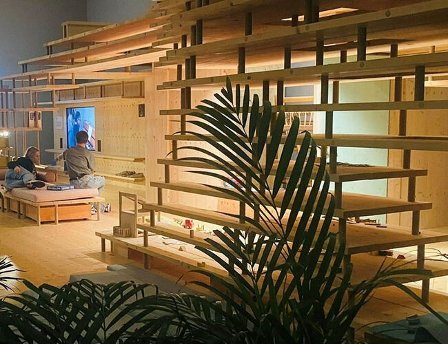 Fullskala modell av interiør i bofellesskap, fra utstillingen NABO på KODE i Bergen. Arkitekt: Helen og Hard. Foto: Tina Larsen, Byarkitekten i Bergen