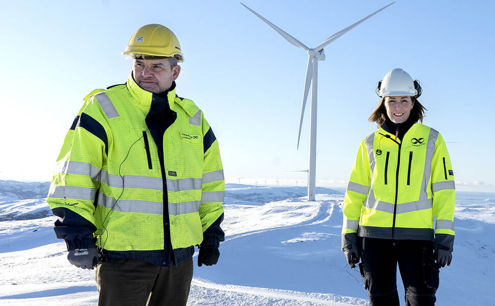 Konsernsjef i Aneo, Ståle Gjersvold, og konserndirektør for vekst fornybar energi i Aneo, Kari Skeidsvoll Moe, har nå gjort sin første investering i ny energiproduksjon utenfor Norge. Foto: Aneo