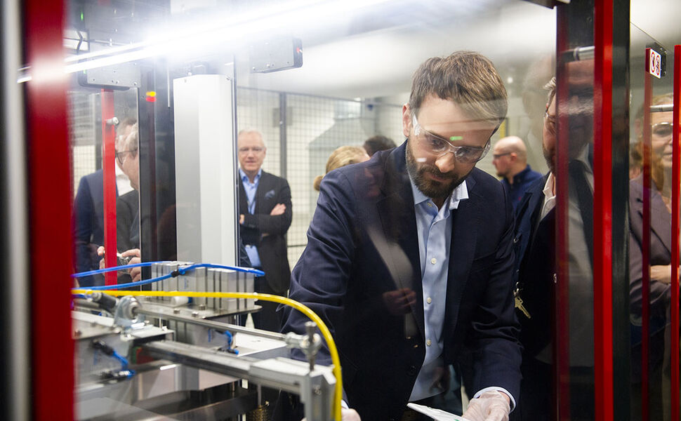 Næringsminister Jan Christian Vestre åpnet SINTEF Battery Lab 8. februar 2023. Foto: SINTEF/Karoline Ravndal Lorentzen