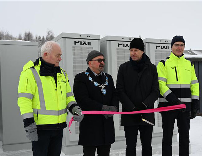 Fra venstre: Konsernsjef i Tensio Trygve Kvernland, ordfører i Lierne Reidar Rødli, olje- og energiminister Terje Aasland og konsernsjef i Eidsiva Øistein Andresen. Foto: Eidsiva