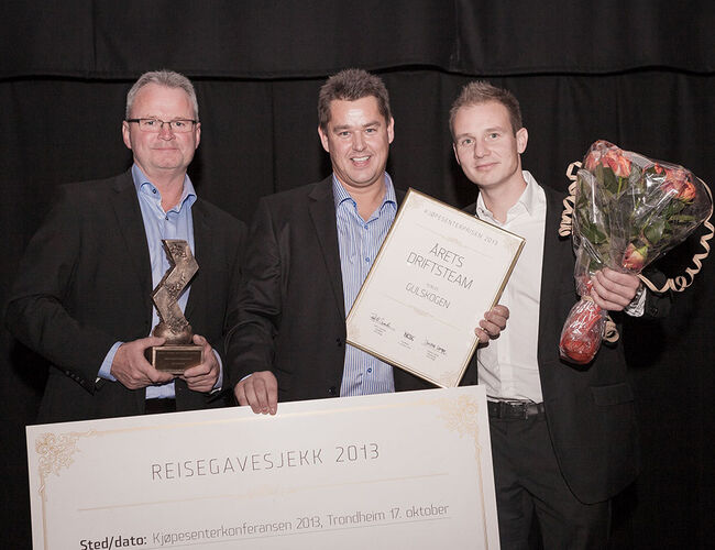Årets Driftsteam 2013. Fra venste: Vaktmester Sølve Lislelid, vaktmester Stian Strand og driftssjef Håvard Kristensen. Foto:  Nordic Council of Shopping Centers Norge