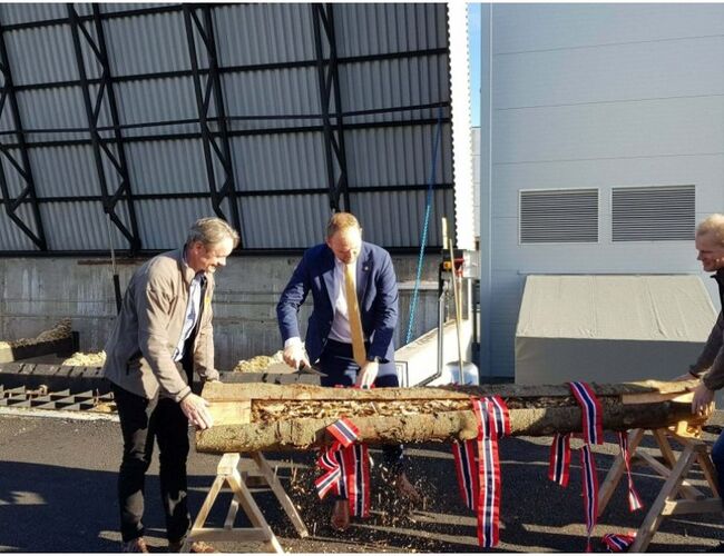 Landbruks- og matminister Jon Georg Dale foretok  åpningen av anlegget hos Nortura på Rudshøgda. Foto: Nortura