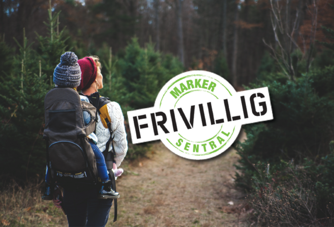Mor og sønn på tur i skogen, Marker Frivilligsentral logo