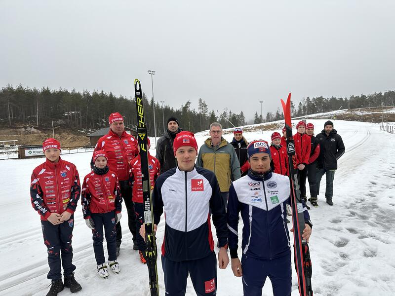 Mathias Holbæk og Thomas Mollestad heier på snøanlegget på Sandrip. Det gleder Eivind Drivenes og de mange i Oddersjaa, Vindbjart, Torridal og Øvrebø IL