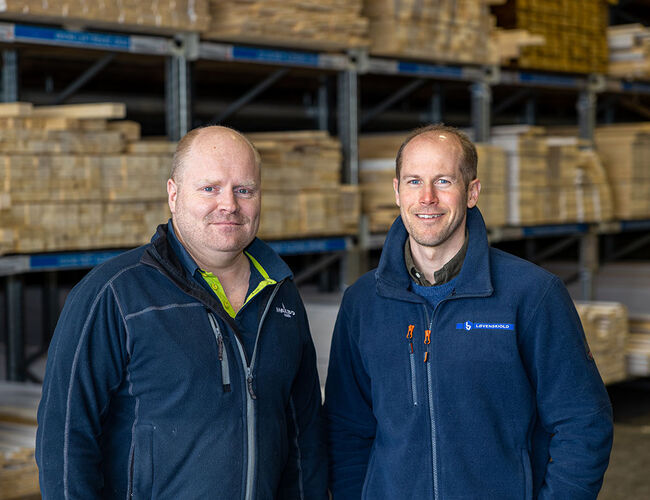Fra venstre: Varehussjef på Maxbo Sinsen, Jørgen Rønbeck og Harald Løvenskiold, energileder i Løvenskiold Eiendom. Foto: GK Norge