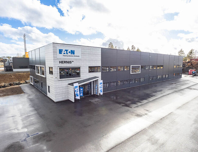 Fabrikken reduserer energiforbruket med mer enn 80 prosent sammenlignet med selskapets tidligere fabrikk. Foto: Eaton/Hallvard Rimereit