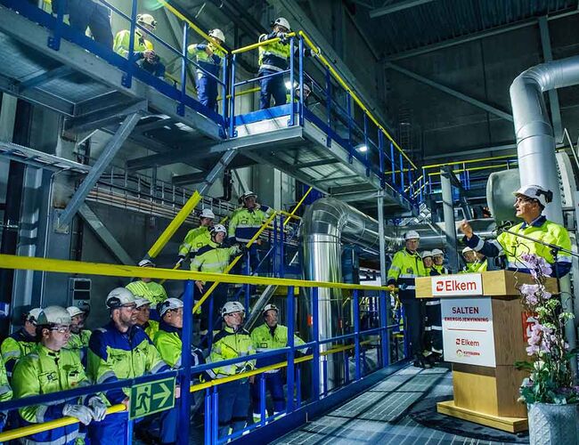 Statsminister Jonas Gahr Støre sto for den offisielle åpningen av energigjenvinningsanlegget ved Elkem Salten. Foto: Elkem