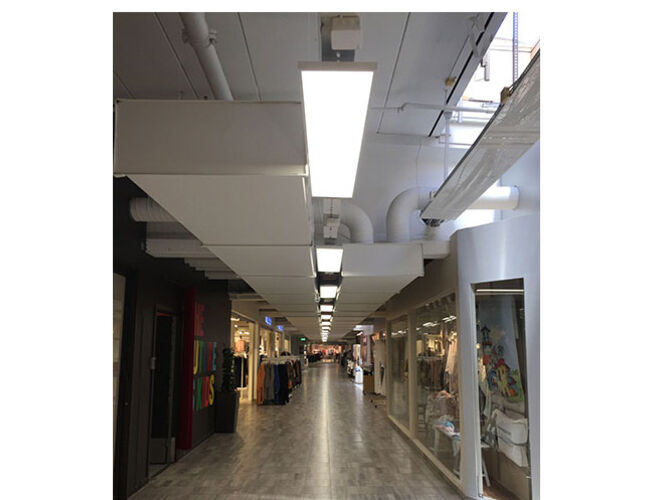 Fellesområdene i Amfi Drøbak City er oppgradert med ny LED-belysning fra Glamox Luxo Lighting. Foto: Ahlsell