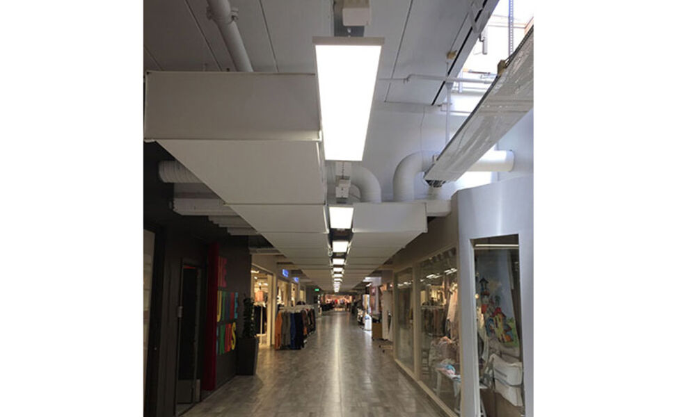 Fellesområdene i Amfi Drøbak City er oppgradert med ny LED-belysning fra Glamox Luxo Lighting. Foto: Ahlsell