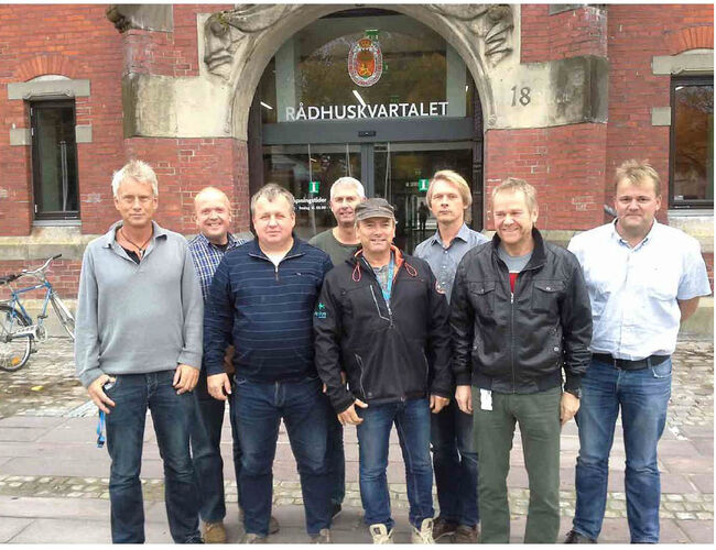 Driftsteamet i Kristiansand Eiendom fra venstre: Tor Arne Andresen, tekniker; Helge Mjåland, tekniker; Yngvar Einarsmo, energiforvalter; Edvin Abrahamsen, tekniker; Geir Nordstokkå, tekniker; Øystein Lie, tekniker; Arnt Gunnar Flottorp, fagleder og Rune Rosseland, prosjektleder. Foto: Kristiansand Eiendom