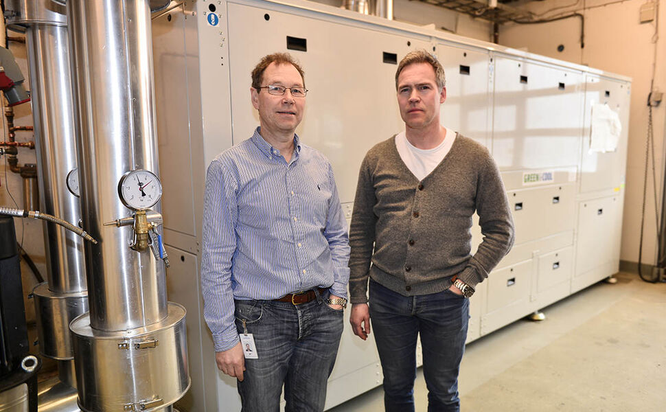 Fra venstre Odd Pedersen, leder for maskinseksjonen ved UNN og Skjalg Trældal, avdelingsleder ved teknisk drift. Foto: Per-Christian Johansen, kommunikasjonssenteret ved UNN