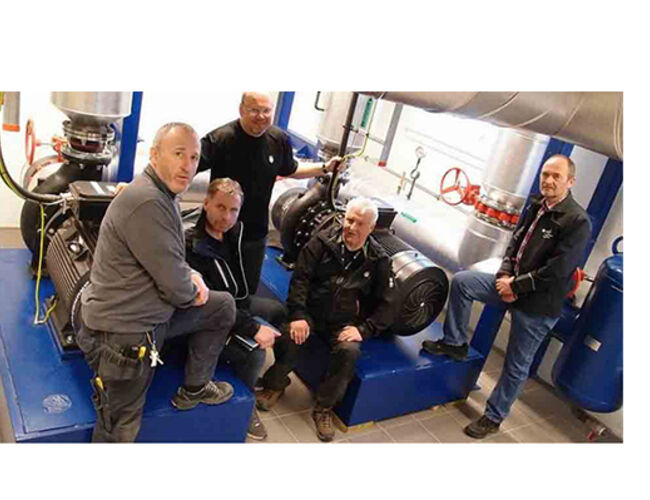 Fra venstre teamleder rørteknikk Ove Borstad, fagleder elektro Frode Dahl, fagleder VVS Trond Haugen, avdelingsingeniør elektro Trygve Foss og avdelingsingeniør automasjon og enøk Olav Høyem.  Foto: Albert H. Collett/Universitetsavisa