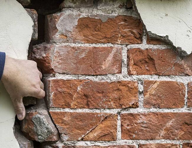En tilstandsrapport hjelper til å bestemme materialets tilstand og identifisere muligheter for gjenbruk og resirkulering.  Foto: iStock