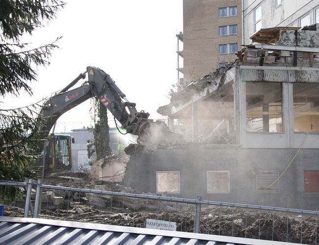 Riving av bygg i Utmarkveien 2 på Bøler. Foto: Boligbygg