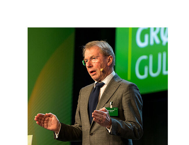 - Det gjøres betydelig flere investeringer i fornybar energi enn i fossil energi på verdensbasis i dag, sa Investor Jens Ulltveit-Moe under Enovakonferansen. Foto: Enova