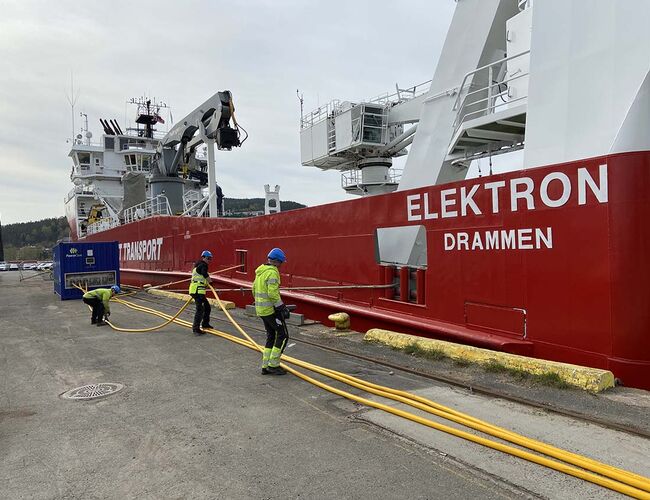 MS Elektron til kai på Holmen-Syd. Foto: Drammen havn