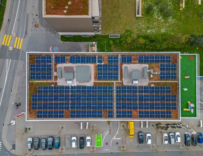 Solcelleparken på taket har en samlet effekt på 100 kWp. Foto: Eaton