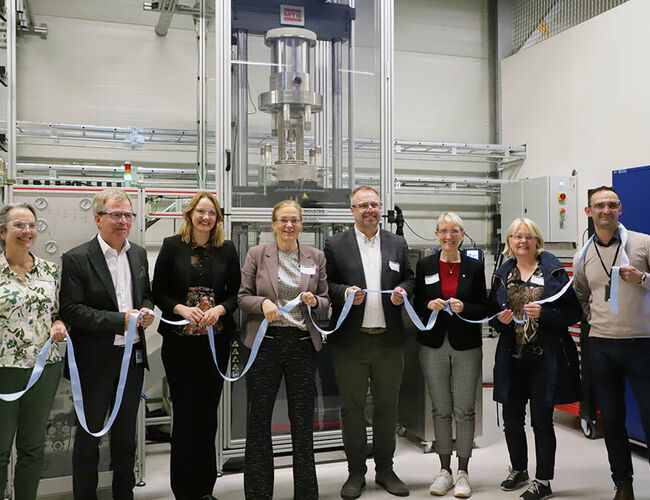 Fra venstre: Vigdis Olden (SINTEF), Roy Johnson (NTNU), Benedicte Løseth (NFR), Alexandra Bech Gjørv (SINTEF), Richard Markeson (Gassco), Anne Borg (NTNU), Hege Rognø (Equinor) and Antonio Alvaro (SINTEF). Foto: SINTEF