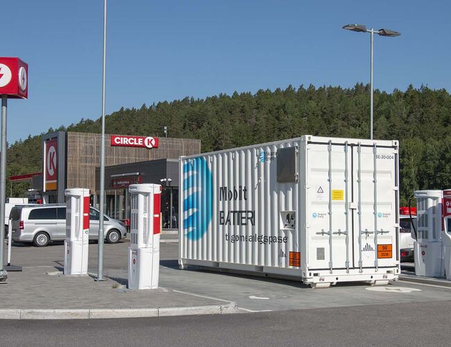 TIL LADING. Denne battericontaineren får påfyll hos Circle K E18 Bamble i Telemark. Foto: Skagerak Energi