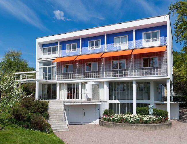 Villa Stenersen i Oslo stod ferdig i 1939. Boligen, tegnet av Arne Korsmo, er et av Norges fremste eksempler på funksjonalisme. Etter at det ble avdekket omfattende korrosjonsskader, ble betongrehabilitering utført med blant annet mekanisk reparasjon og elektrokjemisk realkalisering. Foto: Annar Bjørgli/Nasjonalmuseet
