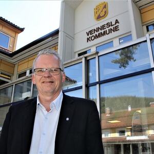 Kommunedirektør Svein Skisland er fornøyd med at Vennesla s forbedring på åpenhet.