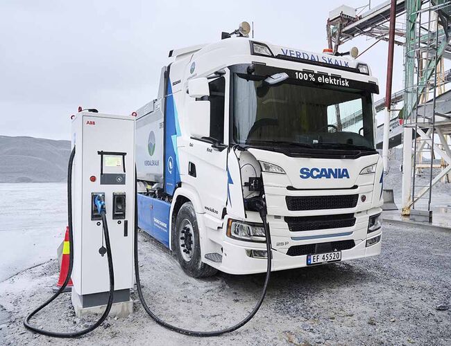 23 prosjekter får Enovastøtte til bedriftsladere for lastebiler. Dette gir 116 nye ladepunkt for tunge kjøretøy i Norge.  Foto: Scania
