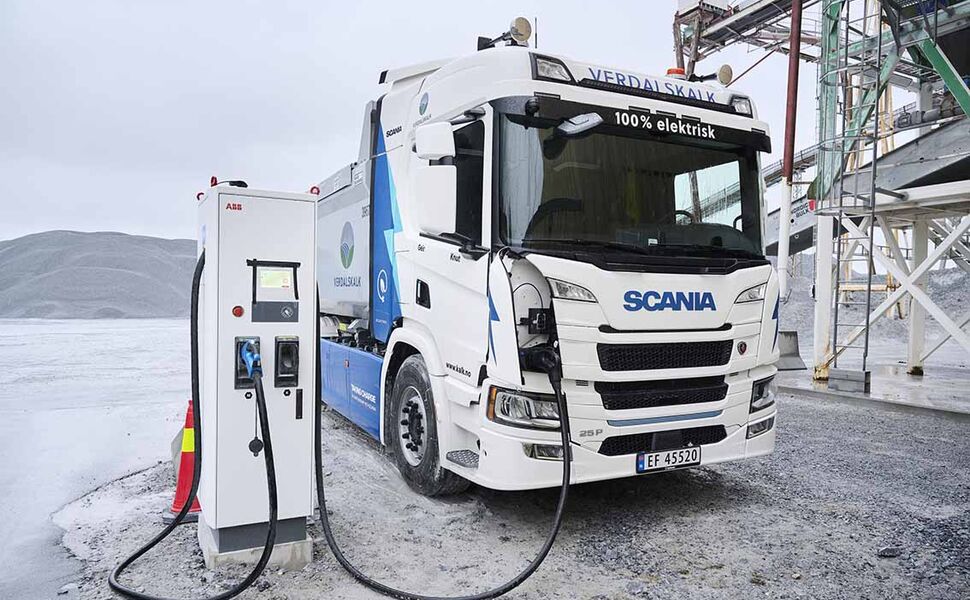 23 prosjekter får Enovastøtte til bedriftsladere for lastebiler. Dette gir 116 nye ladepunkt for tunge kjøretøy i Norge.  Foto: Scania
