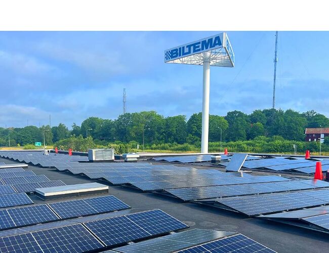 Til nå er 30 av Biltemas varehus utstyrt- og koblet til solceller. Hver uke installeres ytterligere 4-5 varehus og lagre. Foto: Biltema