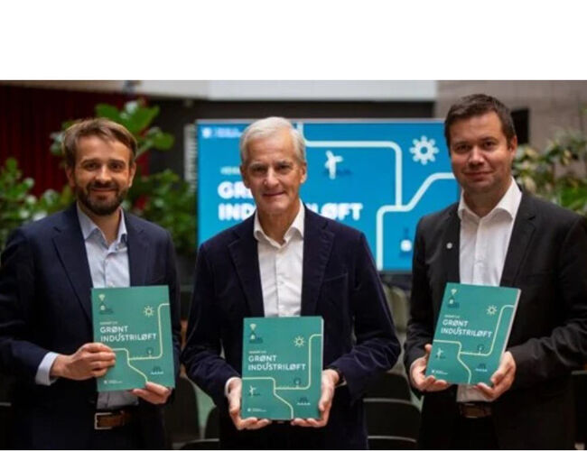 Statsminister Jonas Gahr Støre, næringsminister Jan Christian Vestre og landbruks- og matminister Geir Pollestad lanserte torsdag 28. september et oppdatert veikart som gir løypemelding i det grønne industriløftet, og hvordan regjeringen ytterligere vil øke tempoet i den grønne omstillingen i næringslivet. Foto: David Tvetene / Nærings- og fiskeridepartementet.