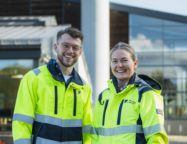 Thomas Key Kristiansen og Helene Moen er fornøyd med det gode resultatet i årets GRESB-rapport. Foto: Akershus Energi Varme