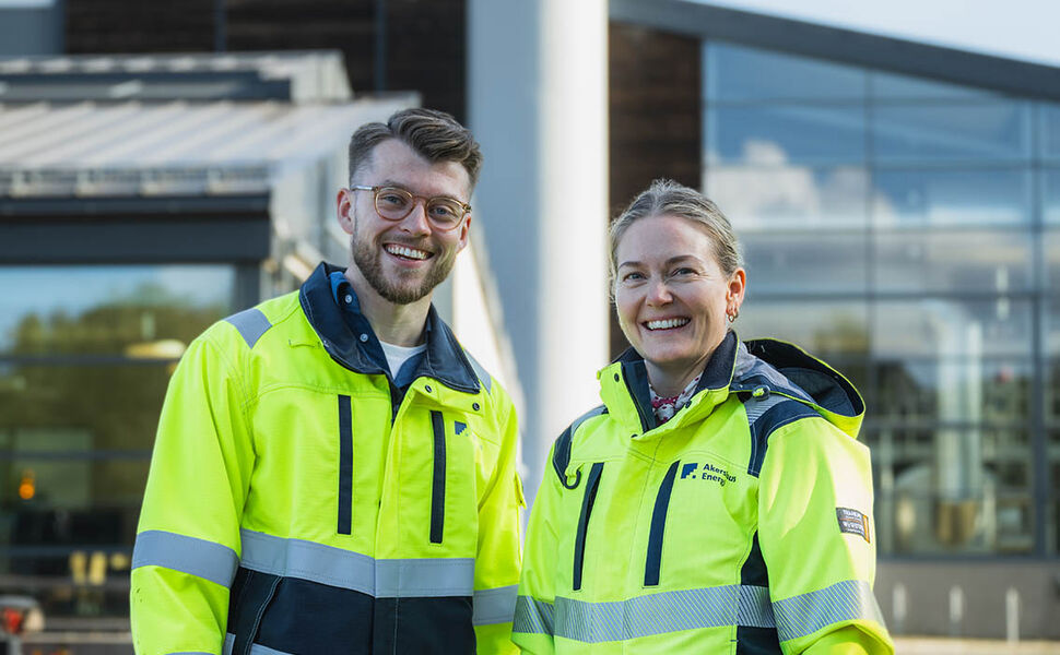 Thomas Key Kristiansen og Helene Moen er fornøyd med det gode resultatet i årets GRESB-rapport. Foto: Akershus Energi Varme